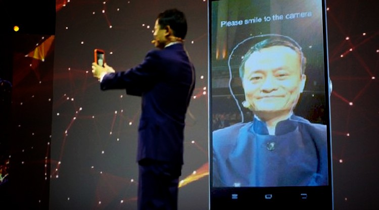 Китайська компанія Alibaba випустить технологію, що дозволить платити онлайн за допомогою селфі
