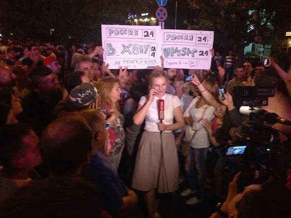 В Єревані вигнали з площі російський канал «Звезда» і в прямому ефірі послали «Росію 24»