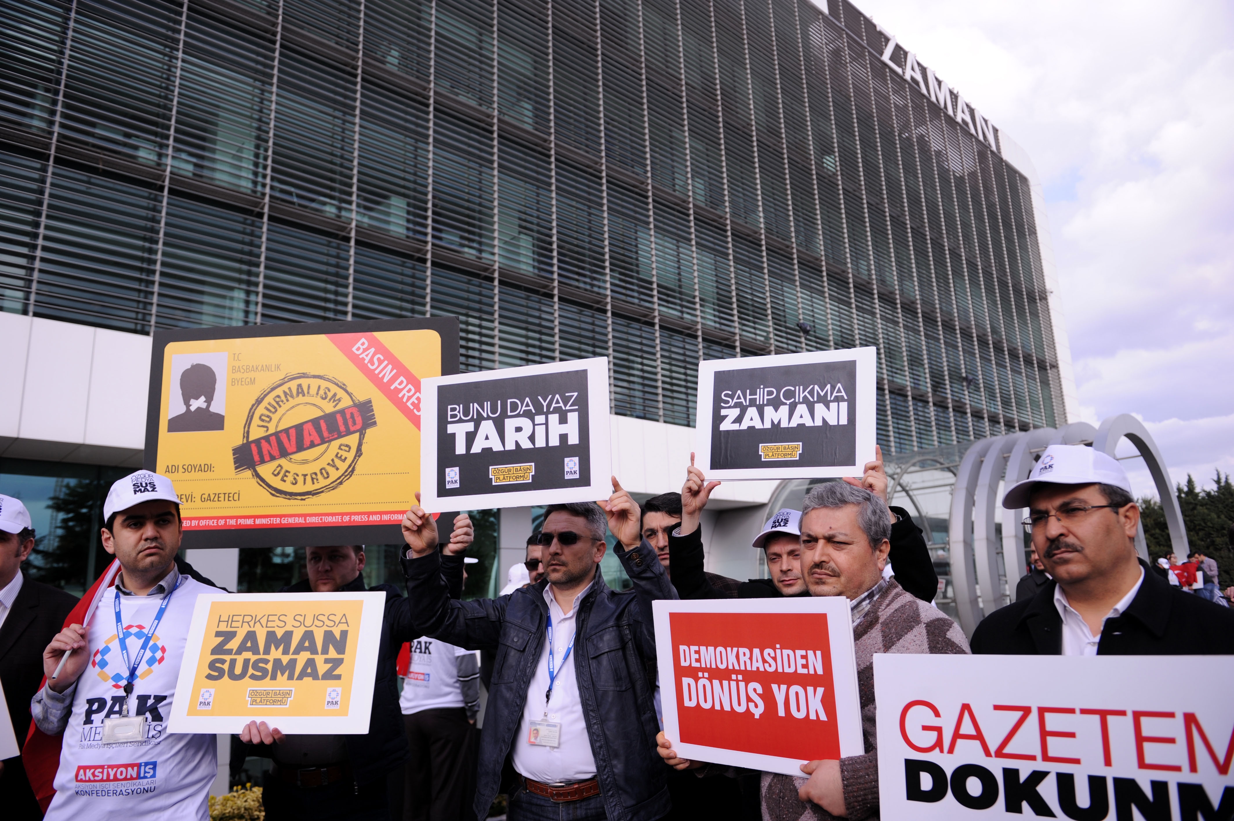 Ердоган наказав захопити медіа-групу Zaman