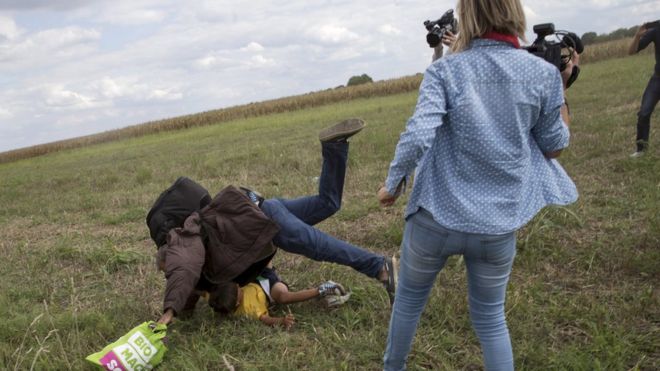 Угорську операторку, яка зробила підніжку біженцю, засудили до 3 років умовно