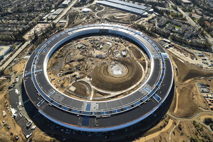 Нова штаб-квартира Apple зводить з розуму будівельників