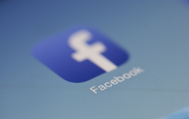 Facebook призупинила роботу близько 200 додатків, які мали доступ до великих масивів даних