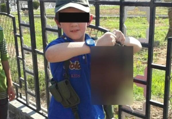 Знімок 7-річного австралійського джихадиста в інтернеті шокував світ