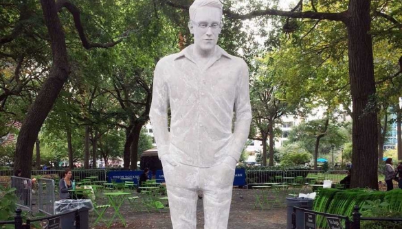 У Нью-Йорку встановили статую Едварда Сноудена