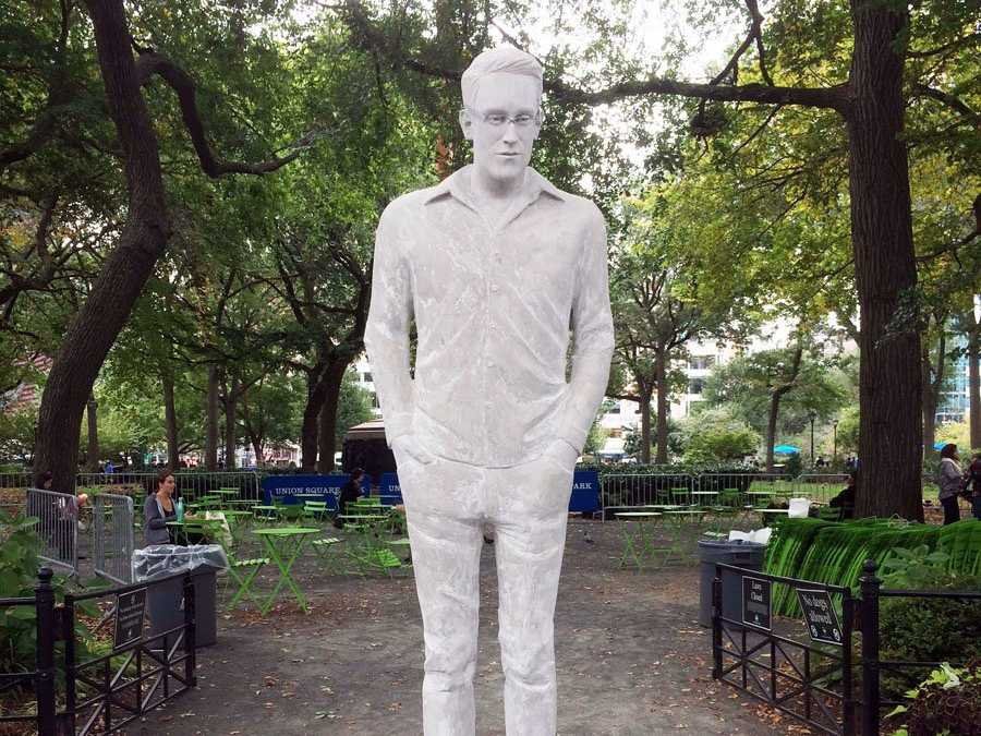 У Нью-Йорку встановили статую Едварда Сноудена