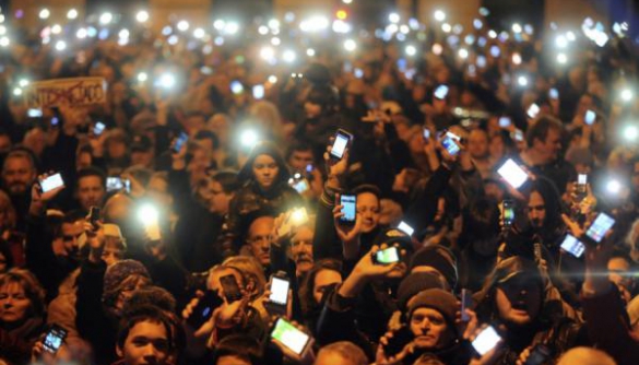 Угорці протестують проти податку на інтернет