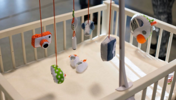 Нідерландська дизайнерка створила іграшки, що дозволяють немовлятам користуватися соцмережами