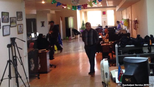 Працівників азербайджанського бюро «Радіо Свобода» відпустили після допиту