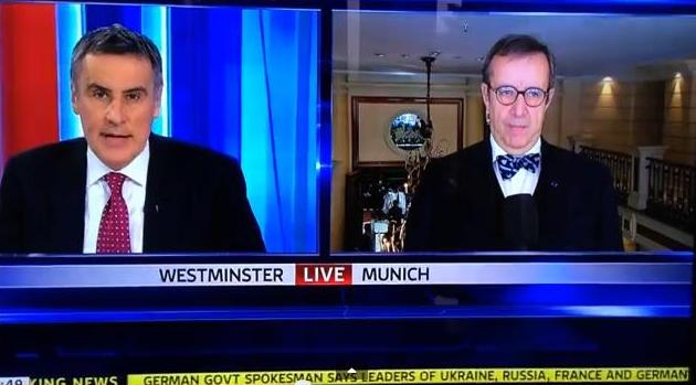Президент Естонії перервав інтерв’ю в ефірі Sky News та зірвав з себе мікрофон