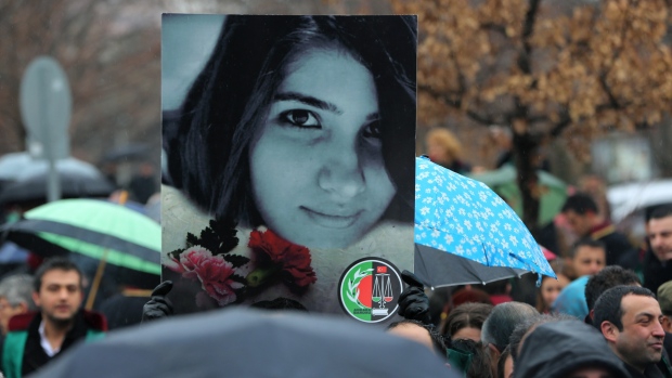 Зґвалтування та вбивство дівчини спровокувало масові твіттер-протести у Туреччині