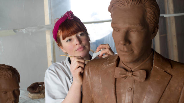 Британська телемережа виліпила шоколадну скульптуру Бенедикта Камбербетча