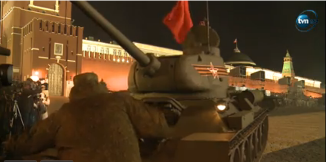 У Москві танк ледве не наїхав на журналістів під час репетиції параду