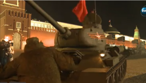 У Москві танк ледве не наїхав на журналістів під час репетиції параду