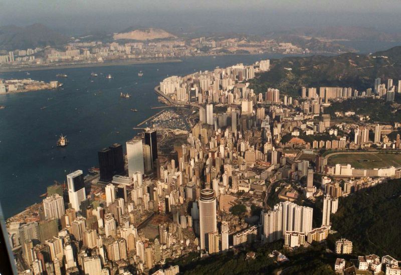 У Гонконгу побили двох журналістів