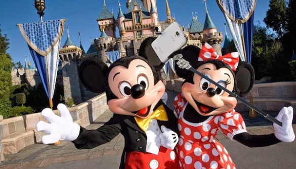 Disney заборонила палиці для селфі у своїх парках