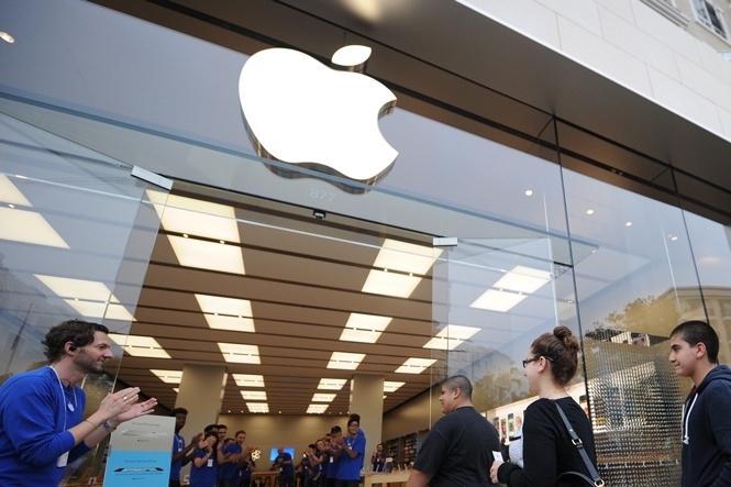 Суд не підтримав працівників Apple, які протестували проти перевірки сумок