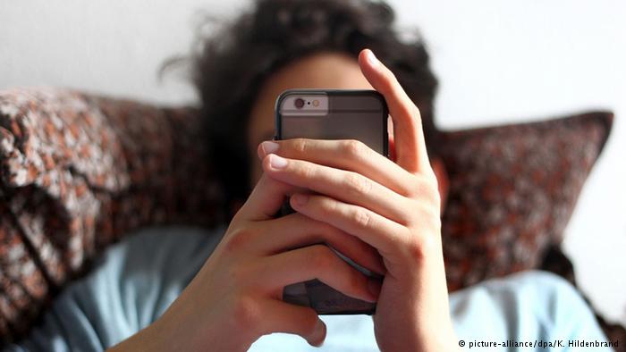«Покоління iPhone»: вчені розповіли, як люди потрапляють у залежність від смартфону