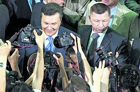 У Януковича стежили за користувачами соцмереж