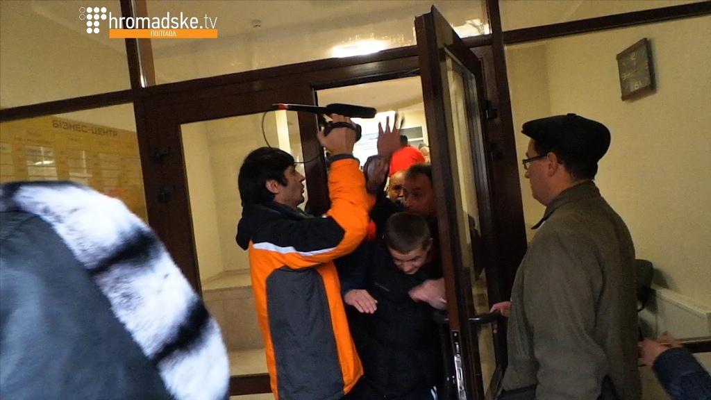 У Полтаві під штабом кандидата в мери перешкоджали журналісту місцевого «Громадського»