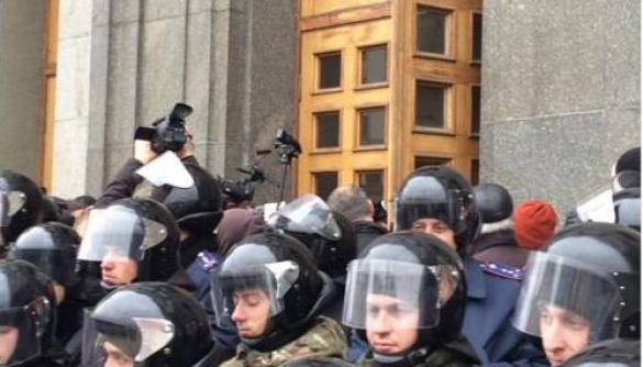 У Харкові силовики не пускали журналістів в міськраду