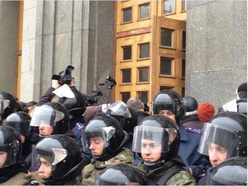 У Харкові силовики не пускали журналістів в міськраду