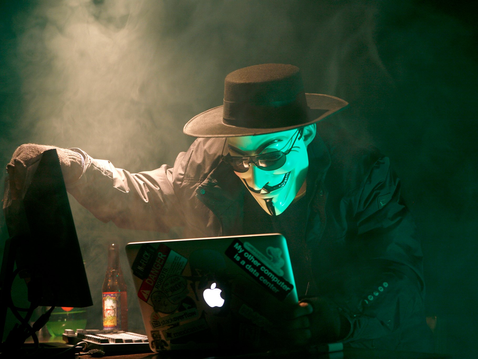 Хакери Anonymous зламали 5000 акаунтів терористів ISIS у Twitter