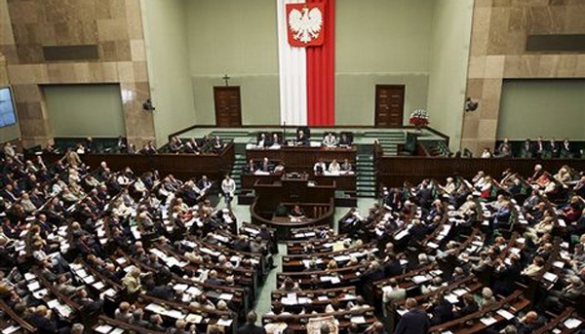 У Польщі парламент зробив крок до посилення контролю над громадським ТБ і радіо