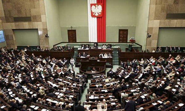 У Польщі парламент зробив крок до посилення контролю над громадським ТБ і радіо