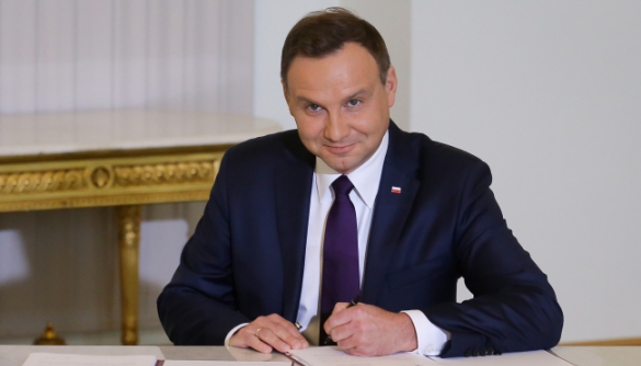 Президент Польщі підписав закон, що посилює контроль влади за громадськими ЗМІ