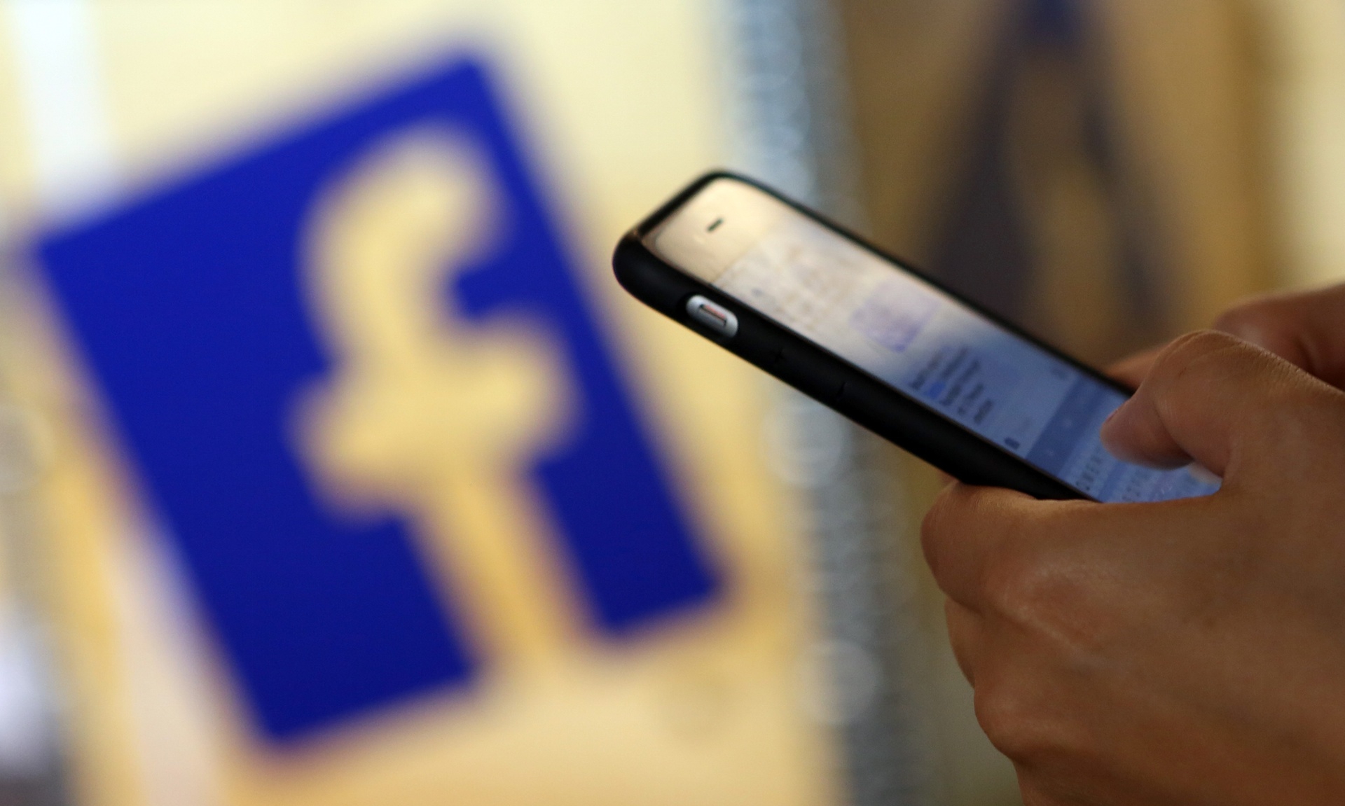У Німеччині суд визнав незаконним «Пошук друзів» у Facebook