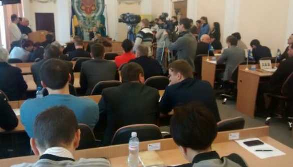 У Полтаві чиновник намагався не допустити журналістів до мера і депутатів