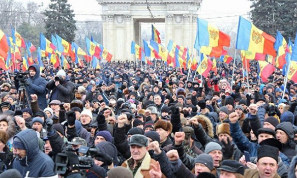 У Кишиневі демонстранти пікетують громадське телебачення «Молдова 1»