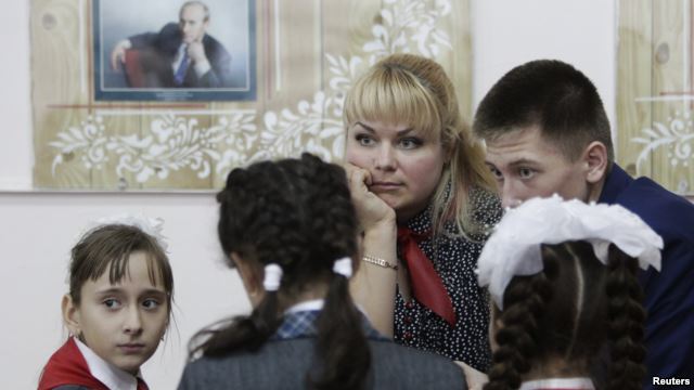В одній з російських шкіл викладач розказав дітям про «розіп’ятого хлопчика»