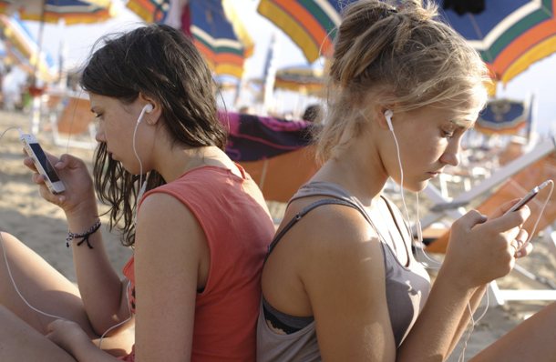 Чи стали підлітки менше вступати у статеві стосунки через соціальні мережі?