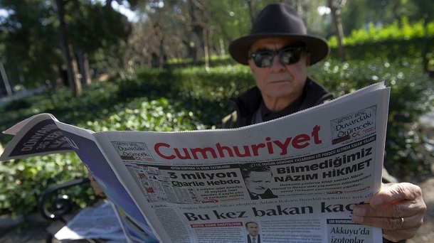 Турецьких журналістів на два роки позбавлять волі через передрук карикатур із Charlie Hebdo