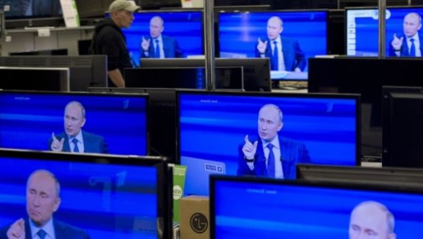 В РФ суспільство відмовилося від альтернативної інформації з України - російський соціолог
