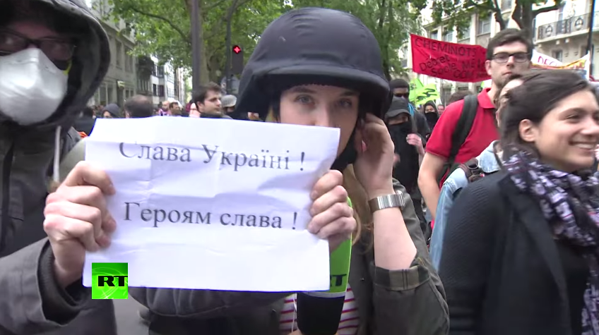 У Франції плакатом «Слава Україні» зірвали зйомку Russia Today (відео)