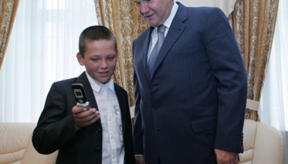 Управління держохорони заборонило наближатися до Януковича із мобільними гаджетами