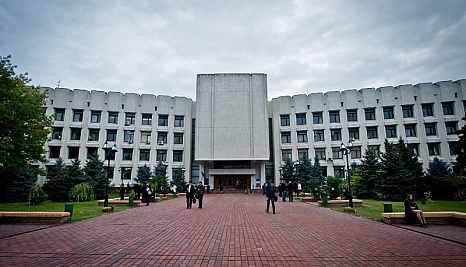 Студенти київського Інституту журналістики вважають безпідставним звільнення двох викладачів