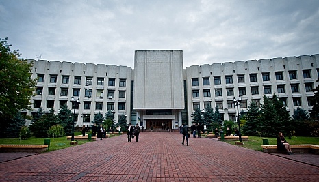 Студенти київського Інституту журналістики вважають безпідставним звільнення двох викладачів