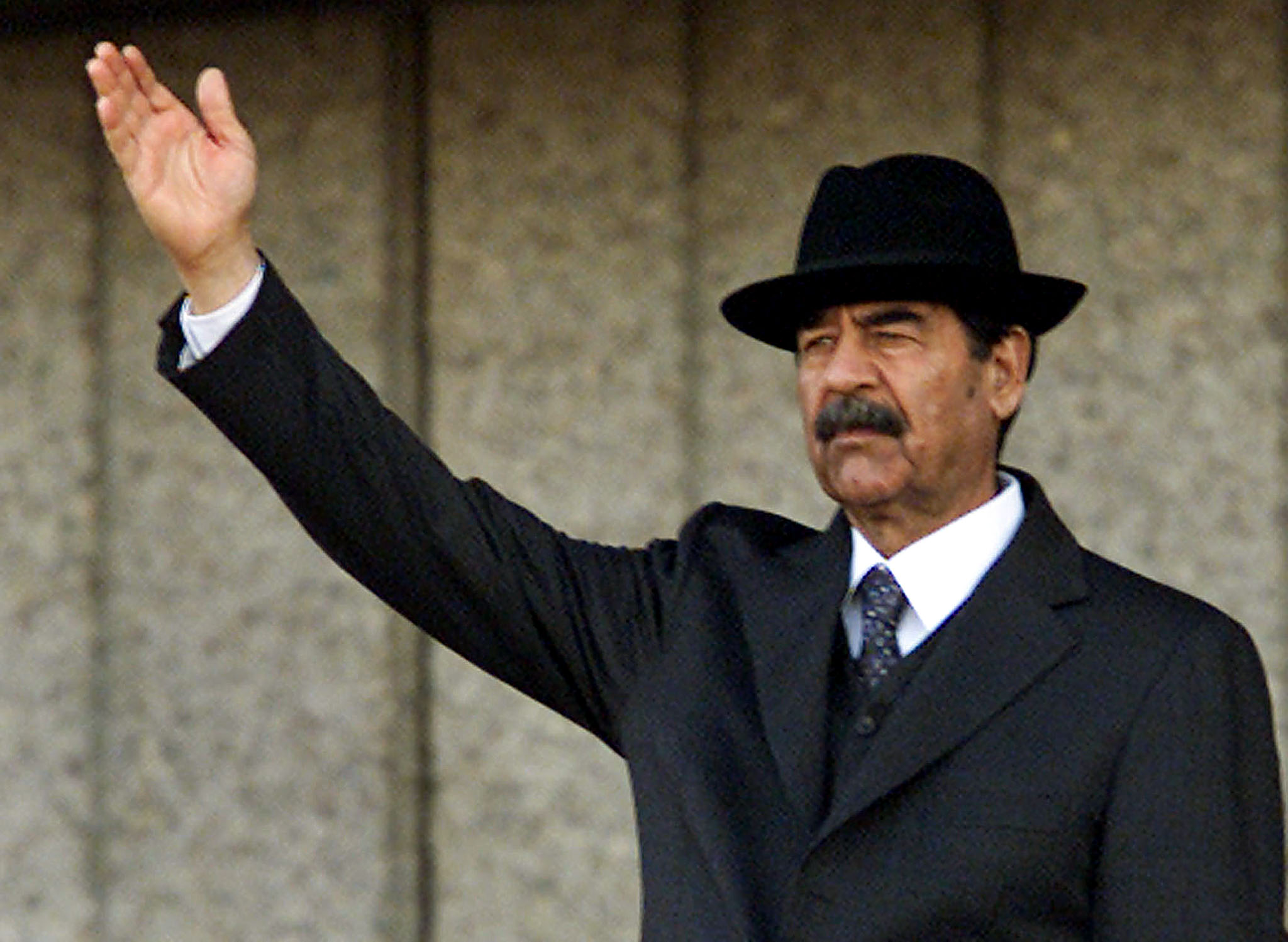 Поміж «Грою престолів» та «Картковим будинком»: У Британії вийде друком повість Саддама Хусейна