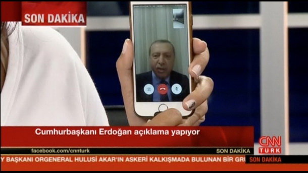 Президент Туреччини розповів, як виходив на зв'язок з країною під час спроби перевороту