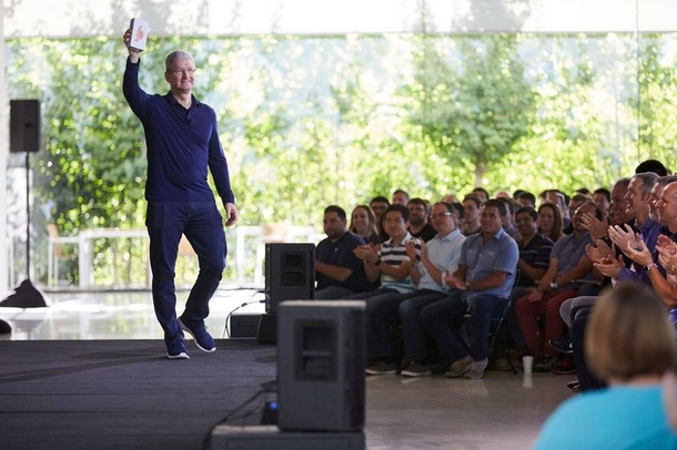 Компанія Apple продала свій мільярдний iPhone