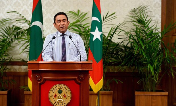Влада Мальдівів провела обшук в газеті через фільм про корумпованого президента