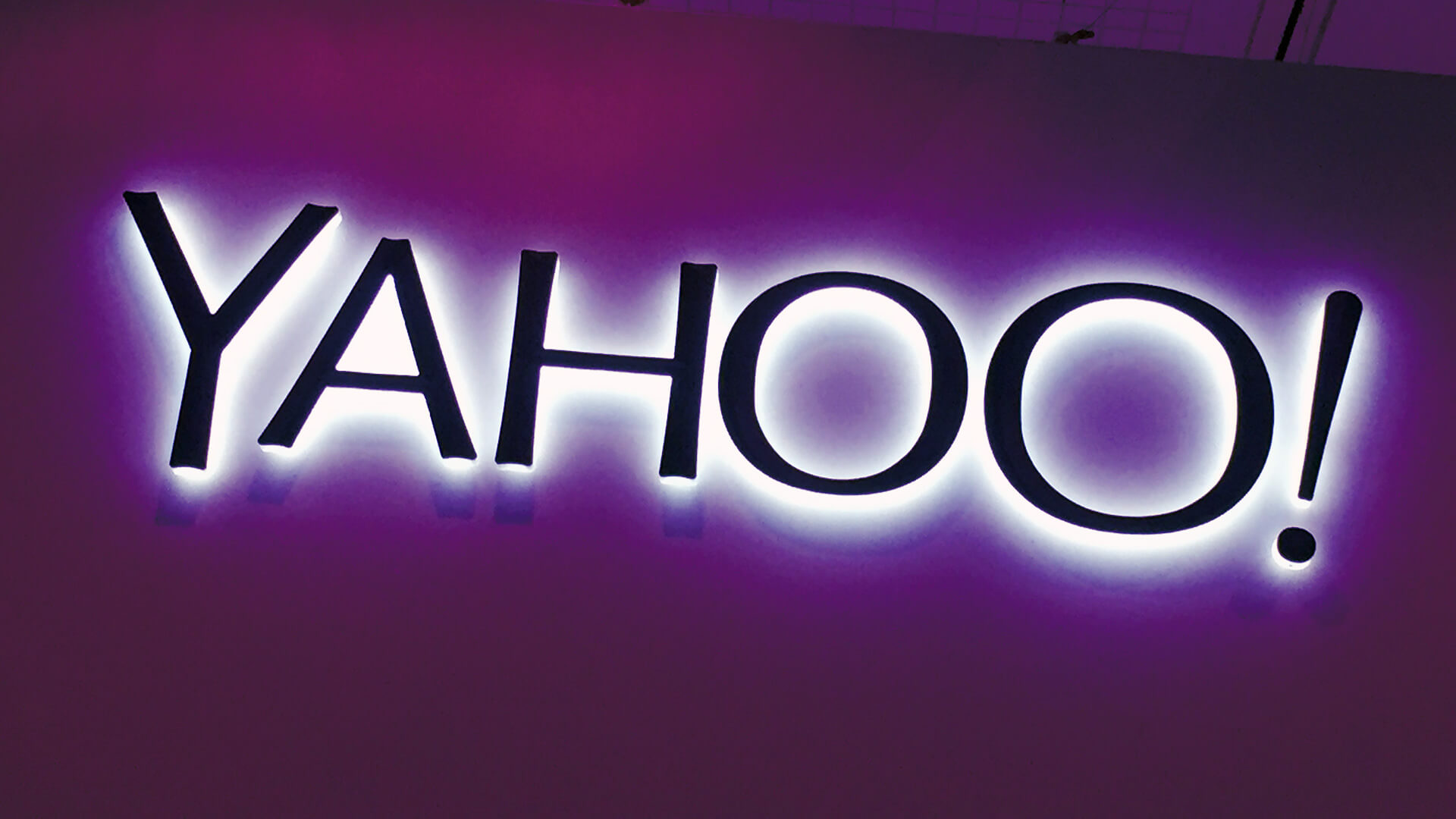 Yahoo заявив, що не передавав дані з листів користувачів спецслужбам