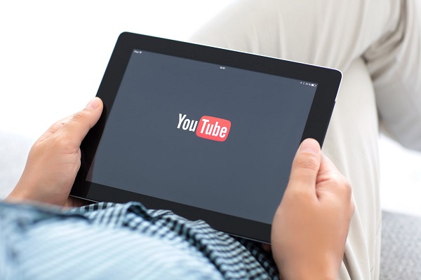 Користувачі YouTube щодня проводять мільярд годин за переглядом відеороликів