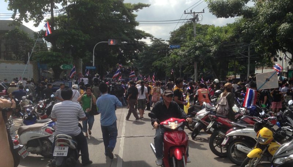 Міжнародна федерація журналістів закликає журналістів у Таїланді одягнути бронежилети