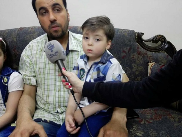 Журналісти відшукали хлопчика, фото якого рік тому стало символом війни в Сирії