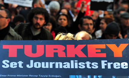 У Туреччині почався перший судовий процес над журналістами, звинуваченими у підтримці державного перевороту