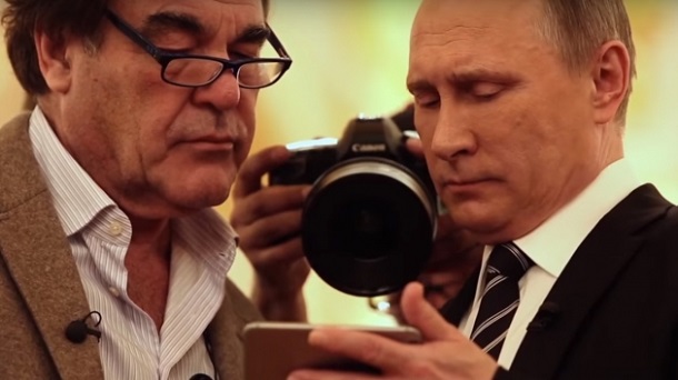 Путін показав Оліверу Стоуну відео з російською авіацією, хоча насправді це був ролик з американського гелікоптера